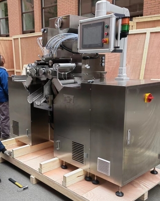 Paslanmaz Çelik Servo Kontrol Yumuşak Kapsula Makine Hızı 1-10rpm 5.5kw